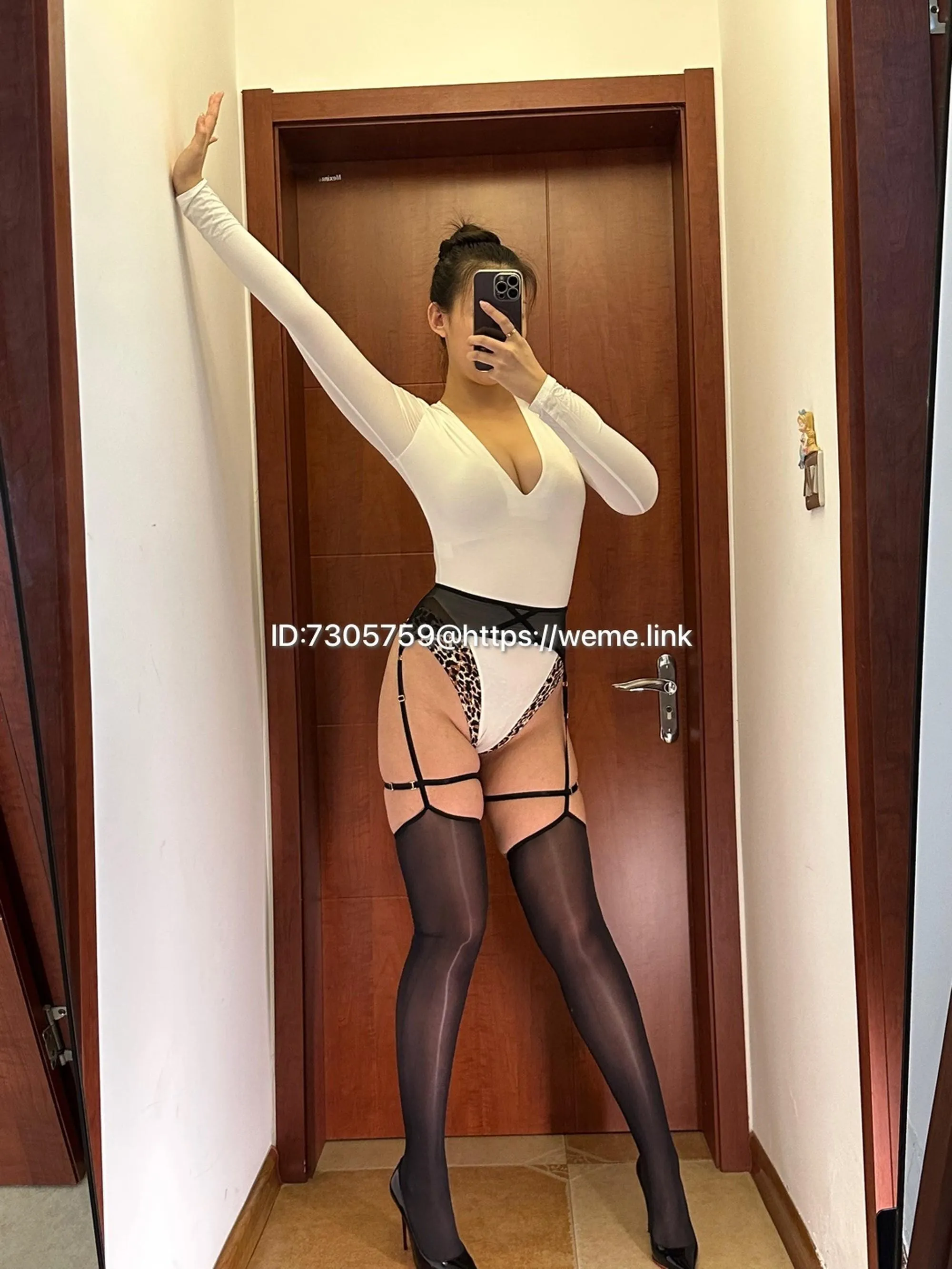 美邵女Baby – NO.011 勒肉黑丝 [60P]插图9